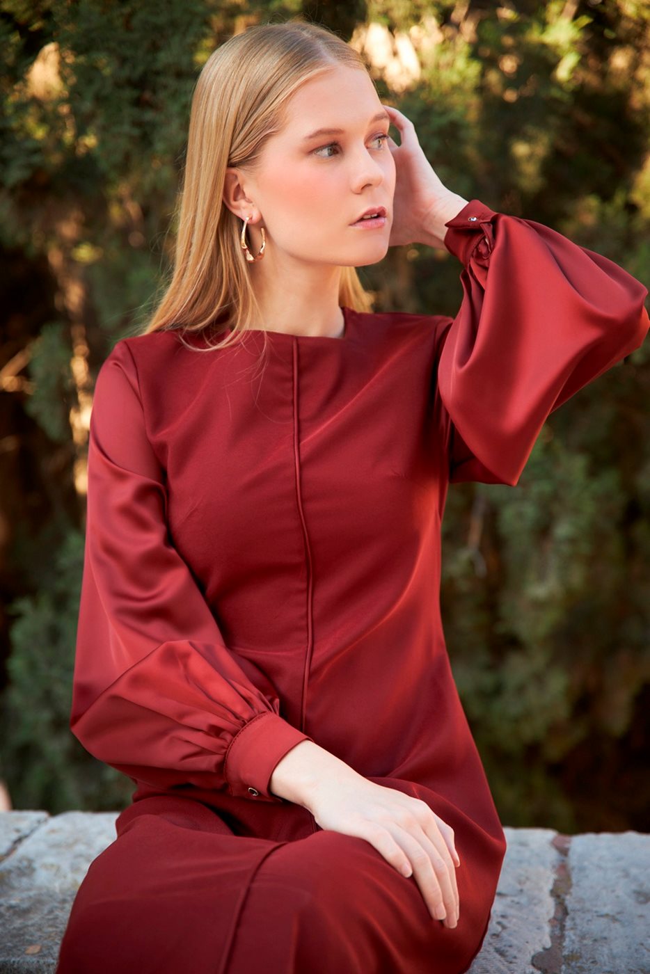 שמלת סאטן אפרט חמרה