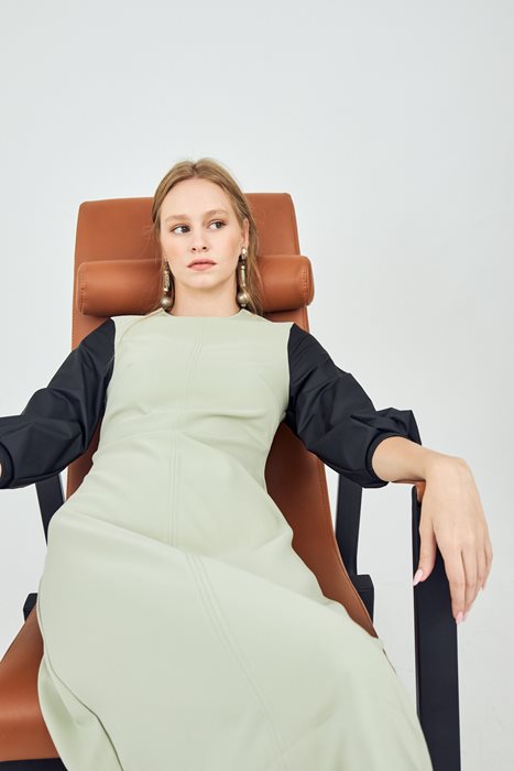 שמלת שרוולי עור בז