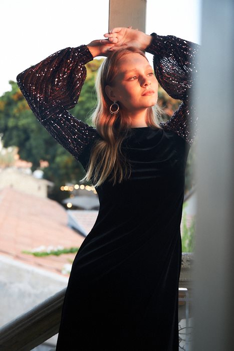 שמלת קטיפה פייטים ורוד