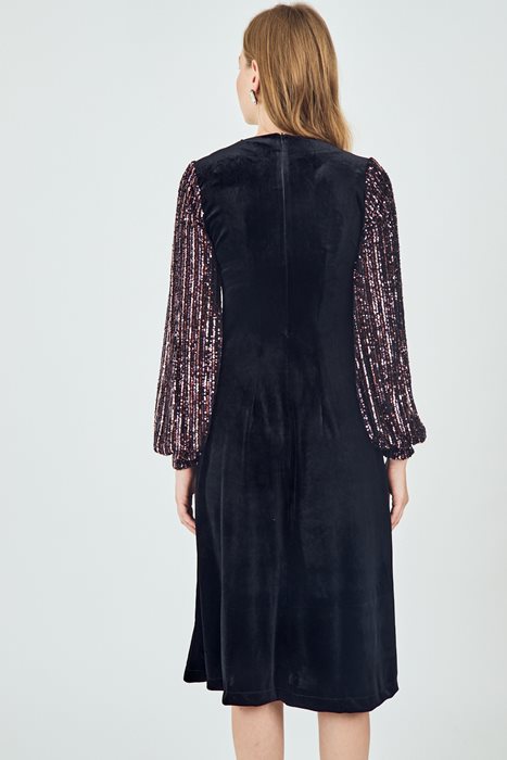 שמלת קטיפה פייטים ורוד