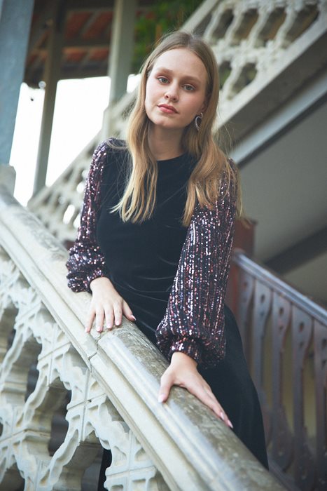 שמלת קטיפה פייטים ורוד