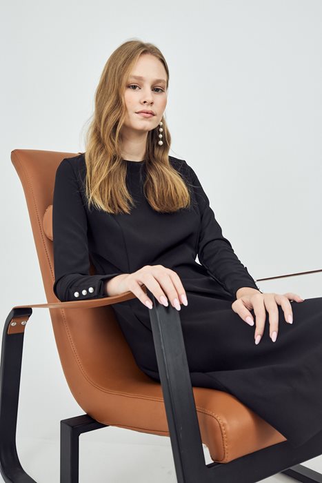 שמלת כפתורים בשרוול שחור