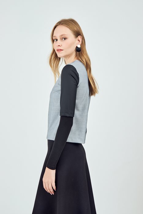 חולצת שרוולי עור אפור בהיר