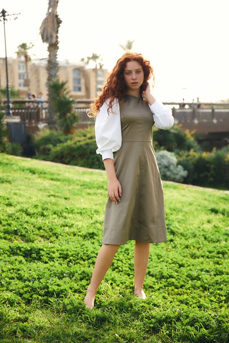 שמלת סרפן וחולצה לבנה ירוק