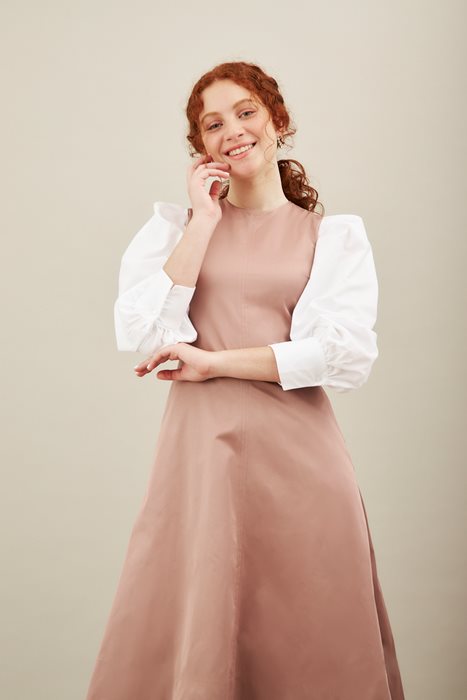 שמלת סרפן וחולצה לבנה ורוד