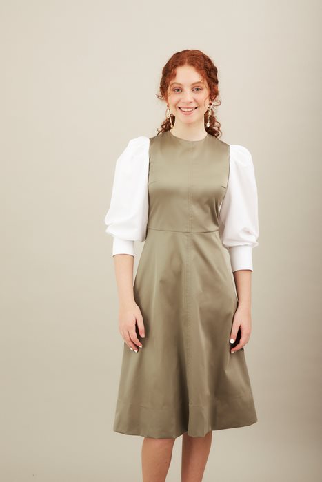 שמלת סרפן וחולצה לבנה ירוק