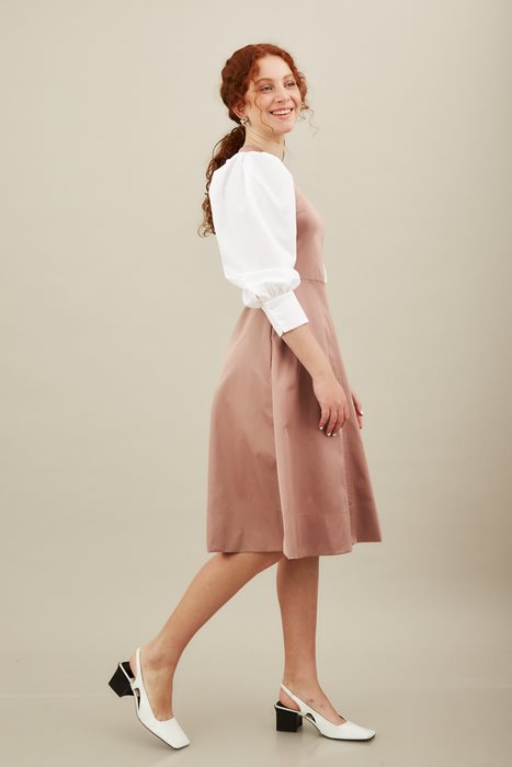 שמלת סרפן וחולצה לבנה ורוד