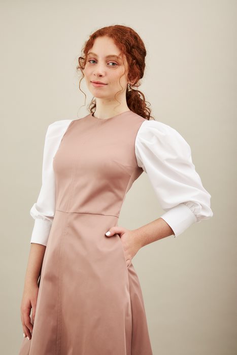 שמלת סרפן וחולצה לבנה ורוד