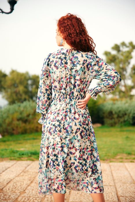 שמלת שיפון כיווצים צבעוני בהיר