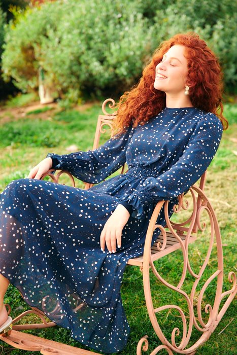 שמלת שיפון כיווצים כחול ולבן