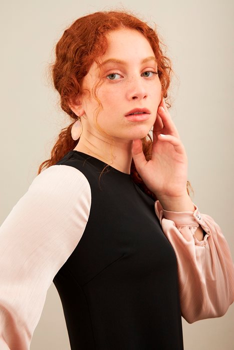 שמלת אורגנזה בשרוול ירוק