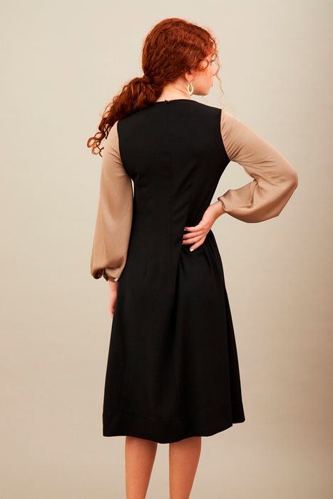 שמלת אורגנזה בשרוול ירוק