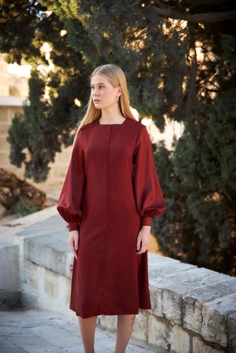 שמלת סאטן אפרט חמרה