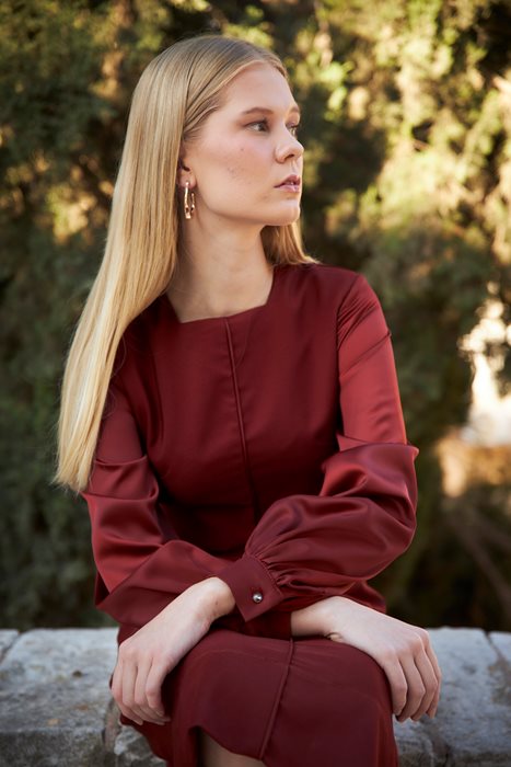 שמלת סאטן אפרט חמרה