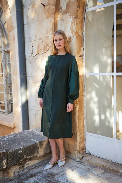 שמלת סאטן אפרט ירוק בקבוק