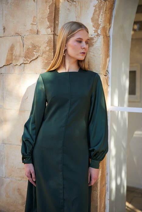 שמלת סאטן אפרט ירוק בקבוק