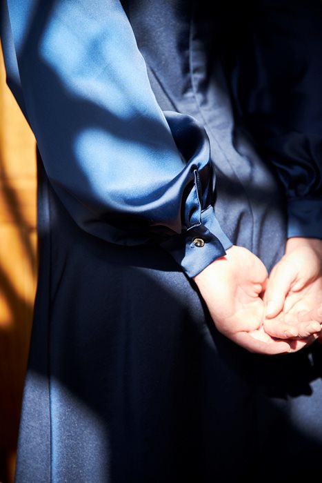 שמלת סאטן אפרט כחול