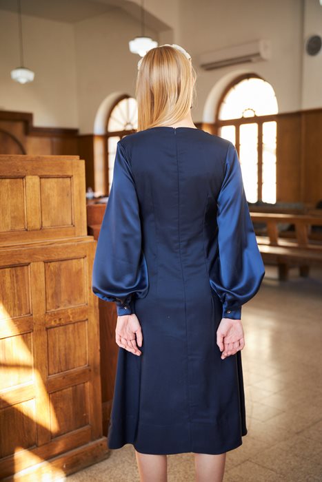 שמלת סאטן אפרט כחול