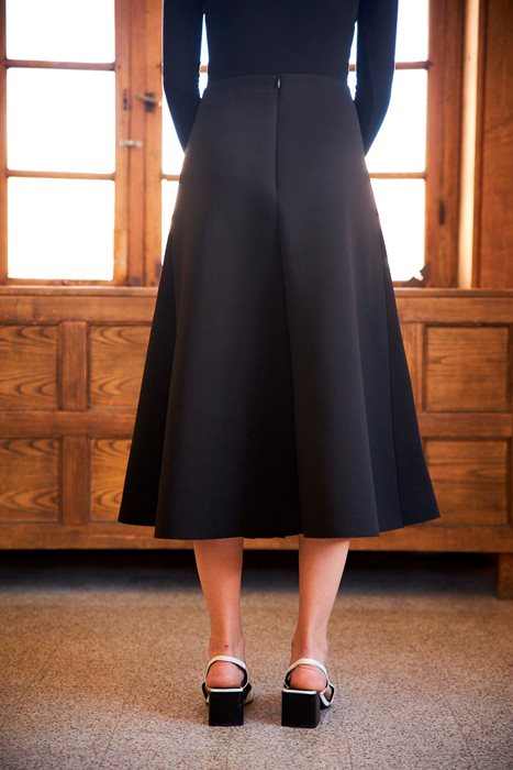 חצאית 4 חלקים שחורה ארוך