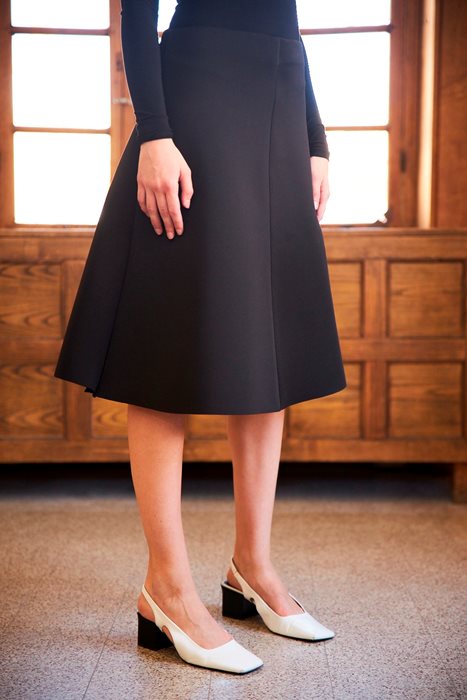 חצאית 4 חלקים שחורה