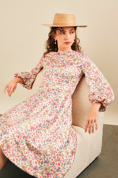 שמלת פעמון מודפסת בז' פרחים צבעוניים