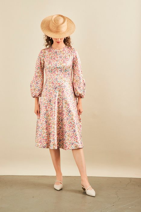 שמלת פעמון מודפסת בז' פרחים צבעוניים