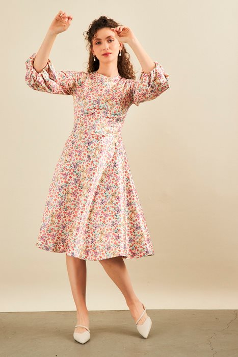 שמלת פעמון מודפסת בז' פרחים צבעוניים