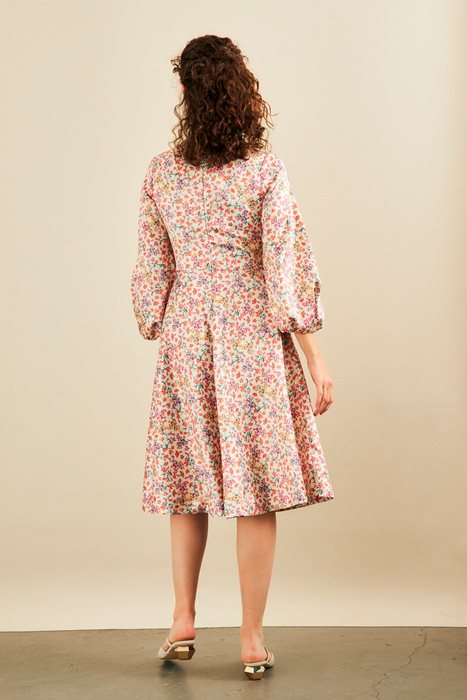 שמלת פעמון מודפסת בז' פרחים צבעוניים