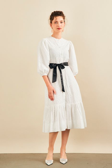 שמלת כותנה תחרה וחגורה לבן