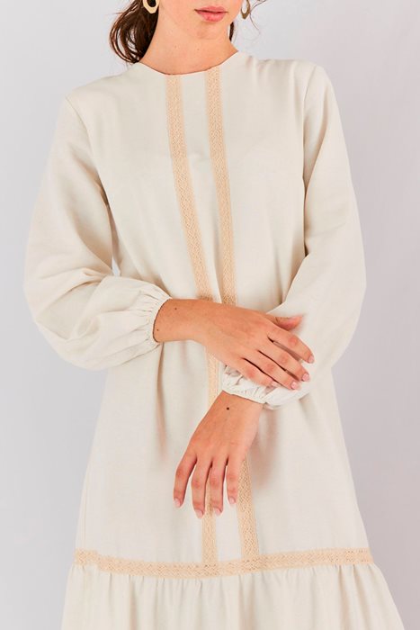 שמלת קומות קרם ופסים בז'