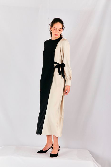 שמלה חצי שחור חצי לבן קשירה