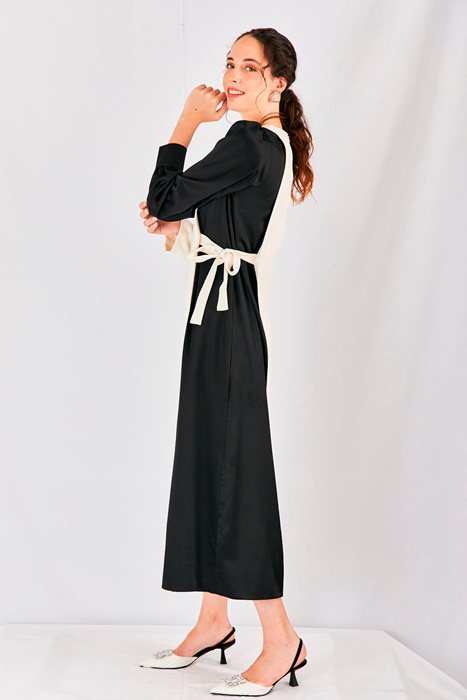 שמלה חצי לבן חצי שחור קשירה