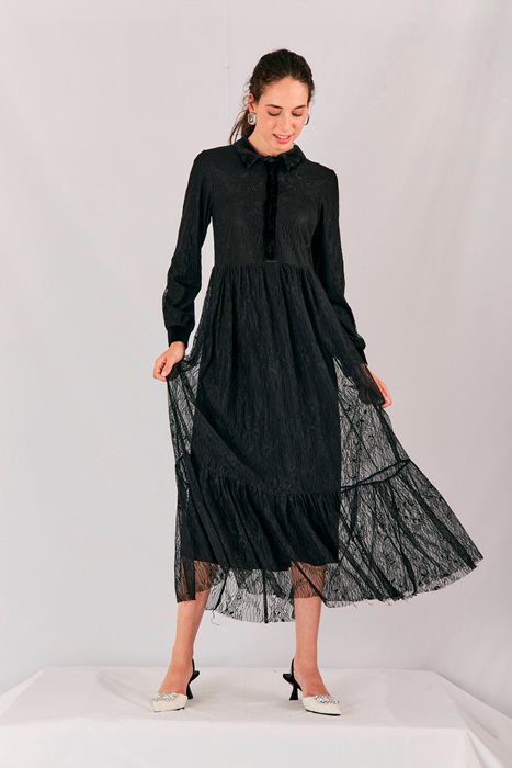 שמלת תחרה וצווארון קטיפה שחור