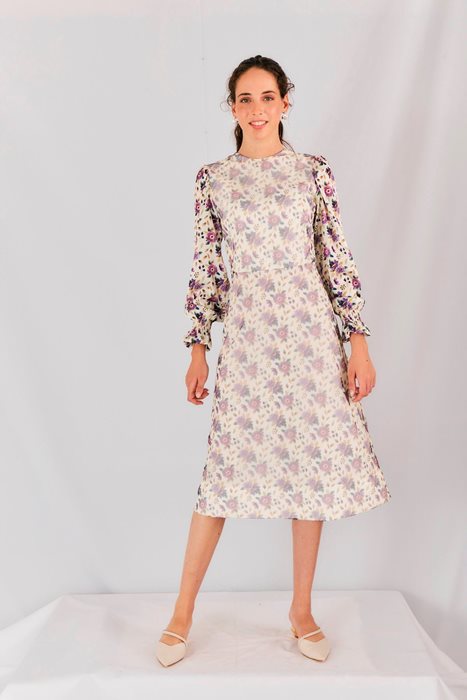 שמלת טול בשילוב סאטן מודפסת פרחים שמנת וסגול