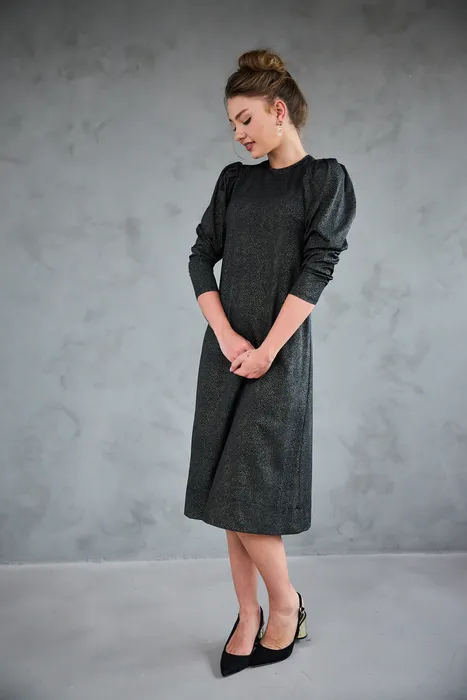 שמלת נצנץ שחור זהב מדוגם