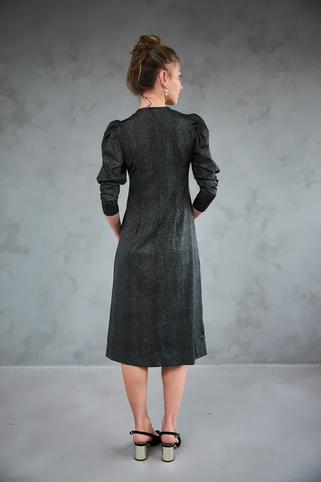 שמלת נצנץ שחור זהב מדוגם