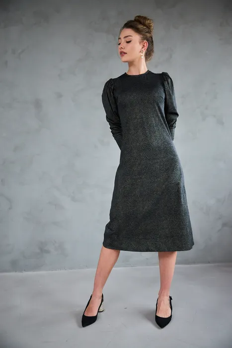 שמלת נצנץ שחור זהב מדוגם