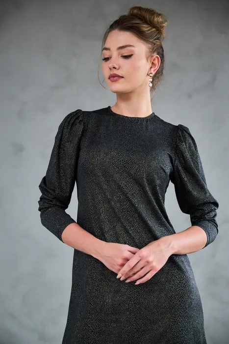 שמלת נצנץ שחור זהב מדוגם