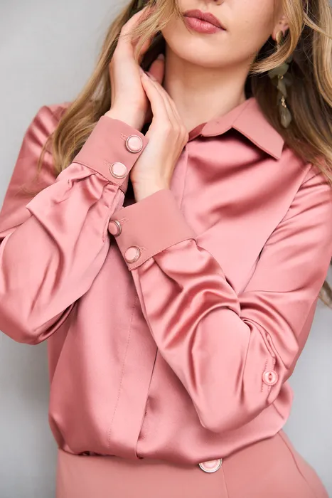 סט חולצה סאטן וחצאית ורוד