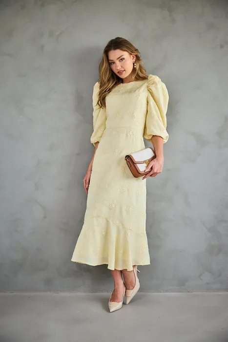 שמלת פרחים ריקמה מידי צהוב בננה
