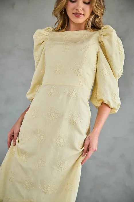 שמלת פרחים ריקמה מידי צהוב בננה