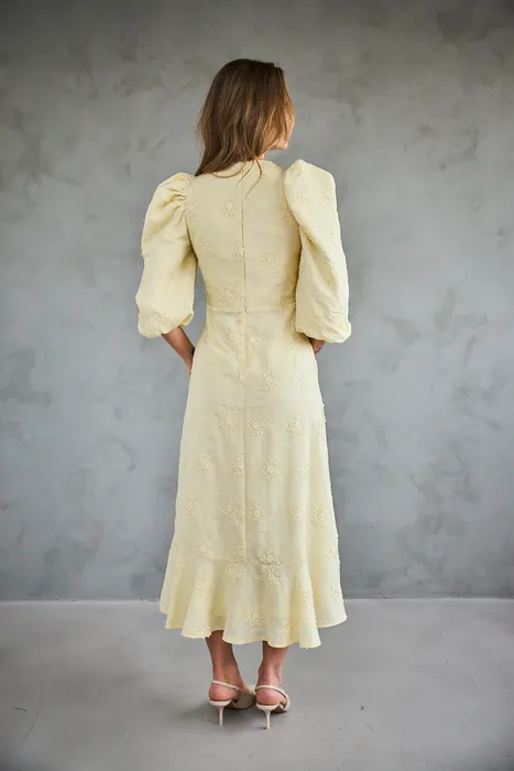 שמלת פרחים ריקמה מידי צהוב בננה