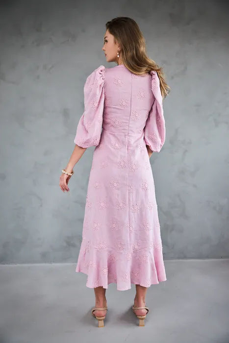 שמלת פרחים ריקמה מידי סגול-ורוד