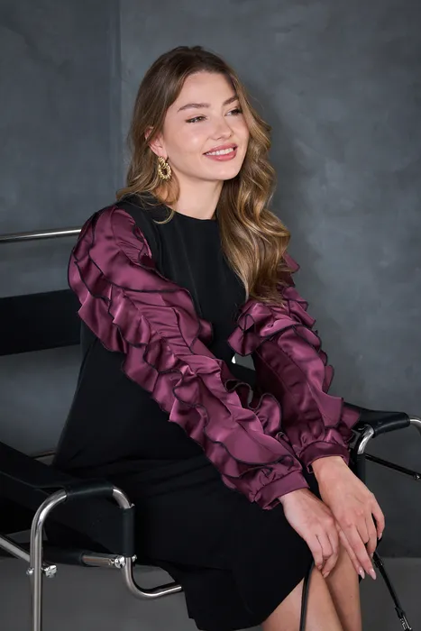 שמלת תלתלים בשרוול בורדו יין