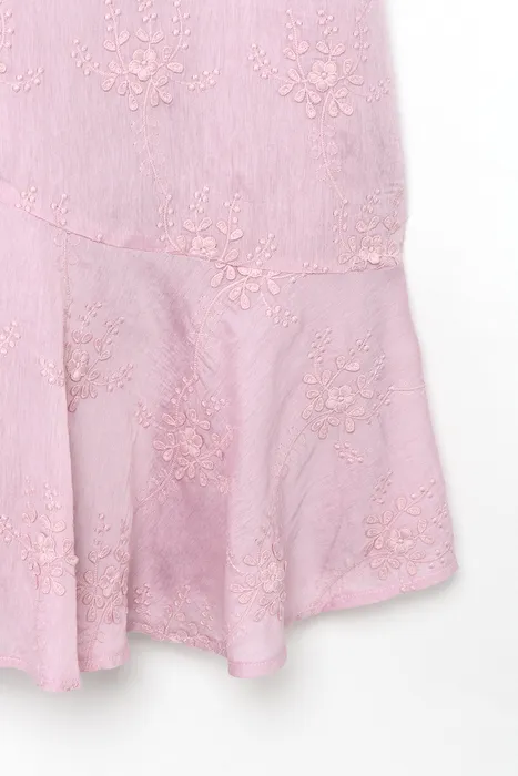 שמלת פרחים ריקמה מידי סגול-ורוד