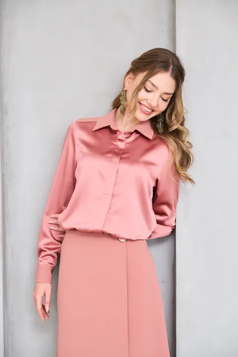 סט חולצה סאטן וחצאית ורוד