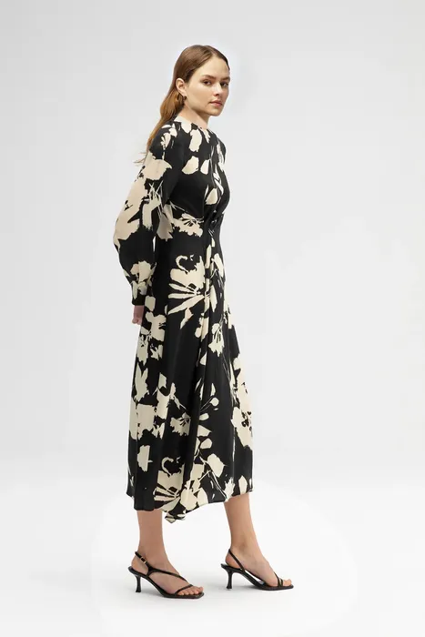 שמלת סאטן פרחים שחור-לבן