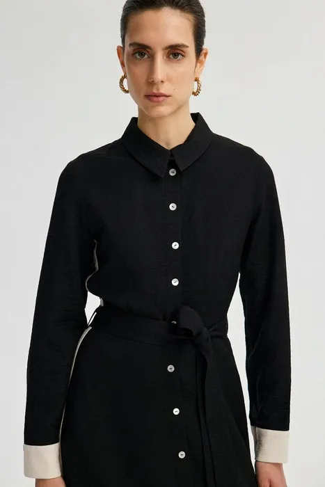 שמלת צווארון בשילוב פסים בצדדים