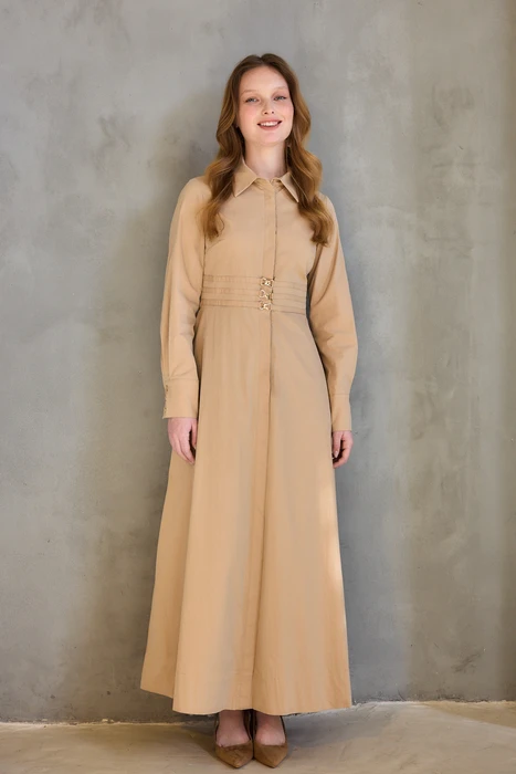 שמלת מידי עם חגורות בז'