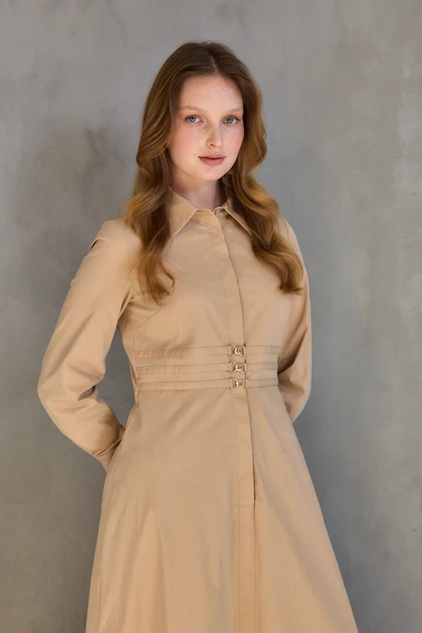 שמלת מידי עם חגורות בז'